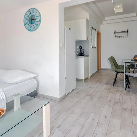 Bruno's Pool House Ciovo Appartement