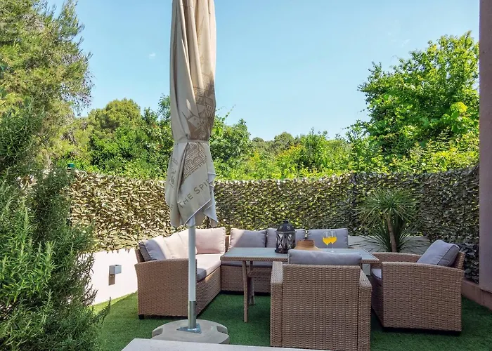 Bruno's Pool House Ciovo Appartement