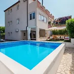 Bruno's Pool House Ciovo Apartamento *