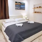 Bruno's Pool House Ciovo شقة