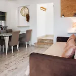 Bruno's Pool House Ciovo شقة تروغير