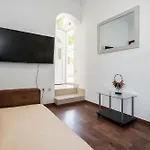 Bruno's Pool House Ciovo شقة