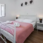 شقة Bruno's Pool House Ciovo تروغير