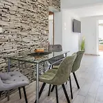 Bruno's Pool House Ciovo تروغير
