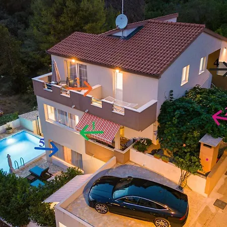 Apartment Bruno's Poolside - Near Trogir
