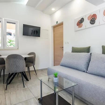 Bruno'S Pool House Ciovo * تروغير