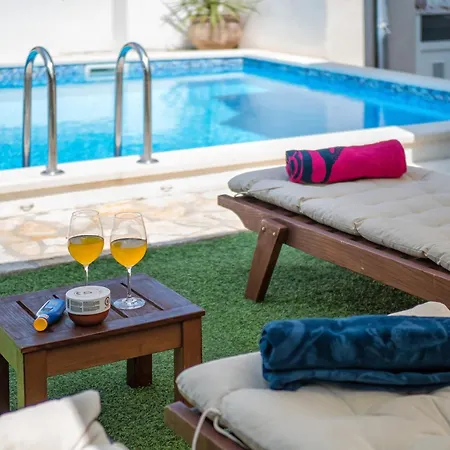 Bruno's Pool House Ciovo 아파트 *