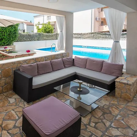Bruno's Pool House Ciovo * 트로기르
