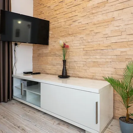 Bruno's Pool House Ciovo 아파트 트로기르