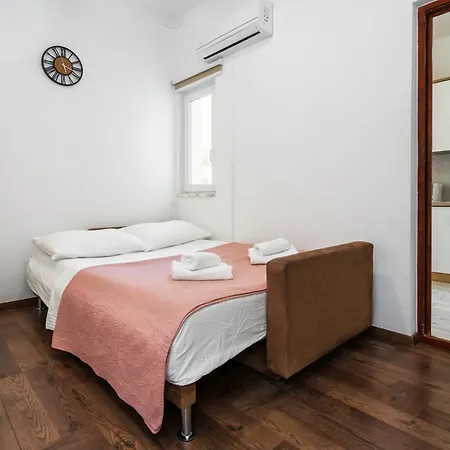 Bruno'S Pool House Ciovo شقة تروغير