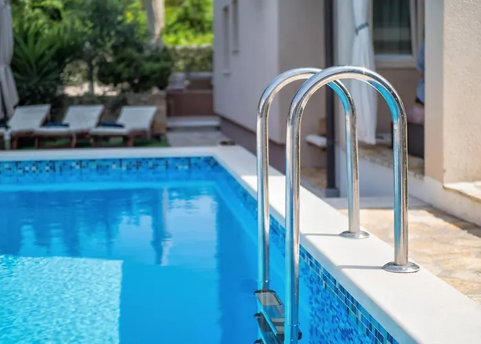 Bruno's Pool House Ciovo Апартаменти Трогір