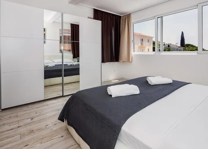 Bruno's Pool House Ciovo Апартаменти Трогір