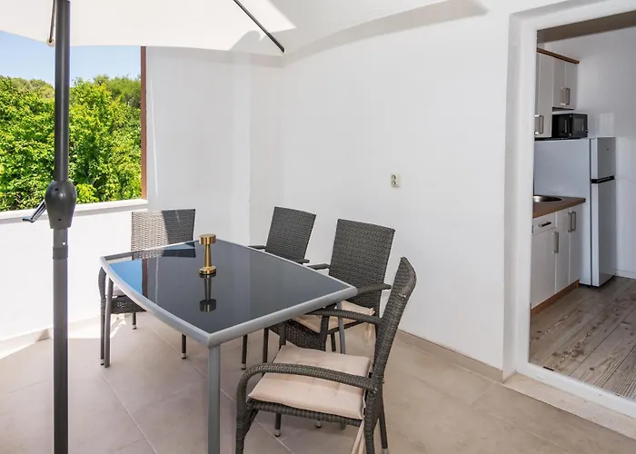 Bruno's Pool House Ciovo Апартаменти