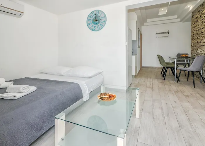 Bruno's Pool House Ciovo Трогір