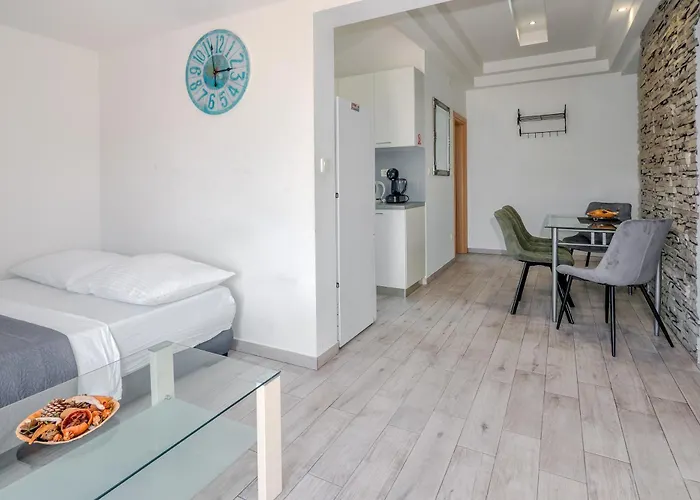 Bruno's Pool House Ciovo Апартаменти